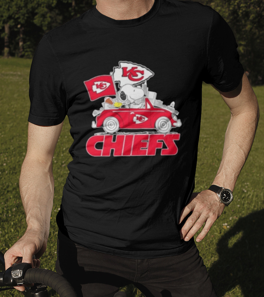 Snoopy Driving Kansas City Chiefs Car With Skyline And Flag T-Shirt