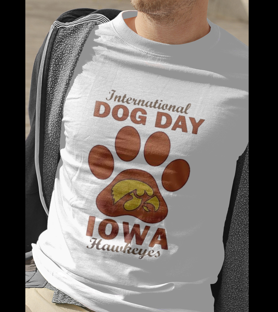 International Dog Day Iowa Hawkeyes Paw Print T-Shirt