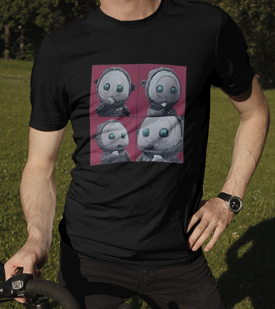 The East Palace Kkeomeoksali Cute Character Art Quadrant T-Shirt