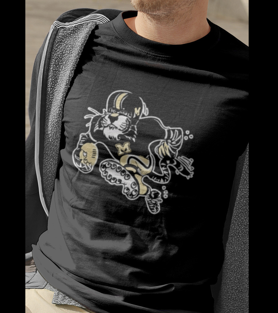 Missouri Tigers NCAA Cartoon Football Player Sketch T-Shirt