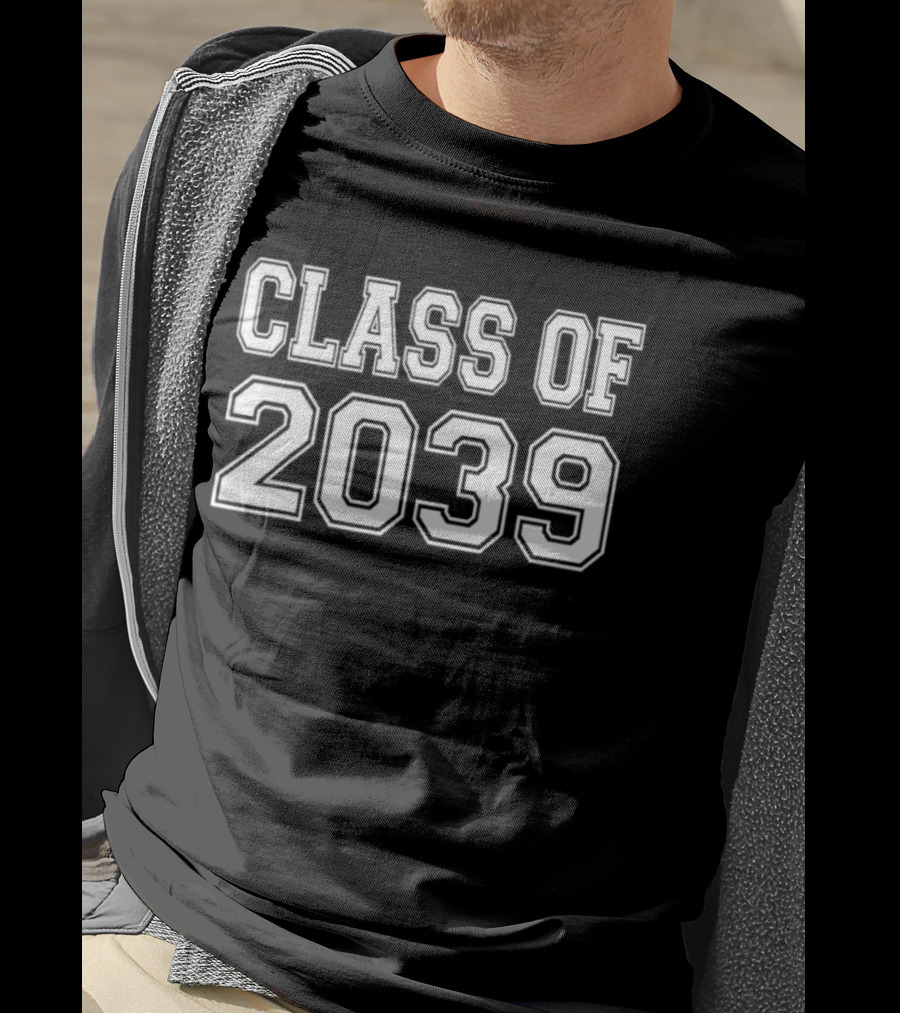 Class Of 2039 Graduation School Student Future Alumni T-Shirt