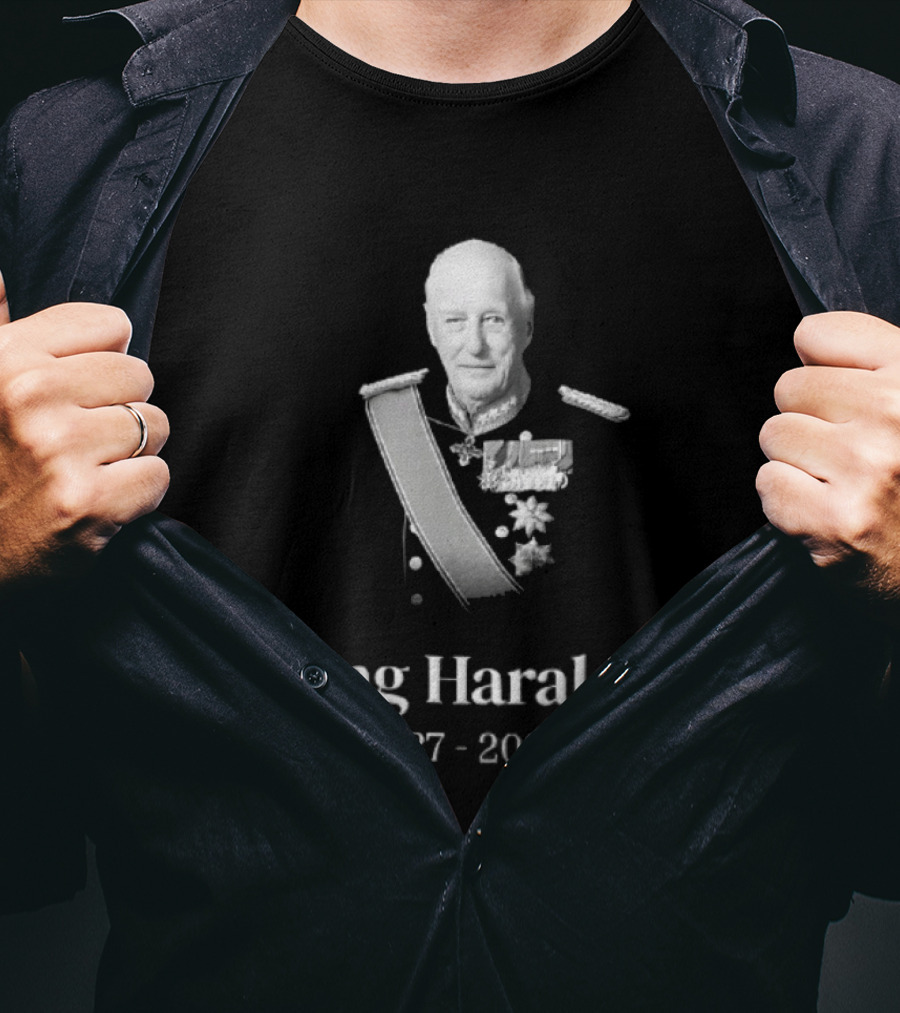 Kong Harald V 1937 2026 Military Uniform Medals Sash T-Shirt