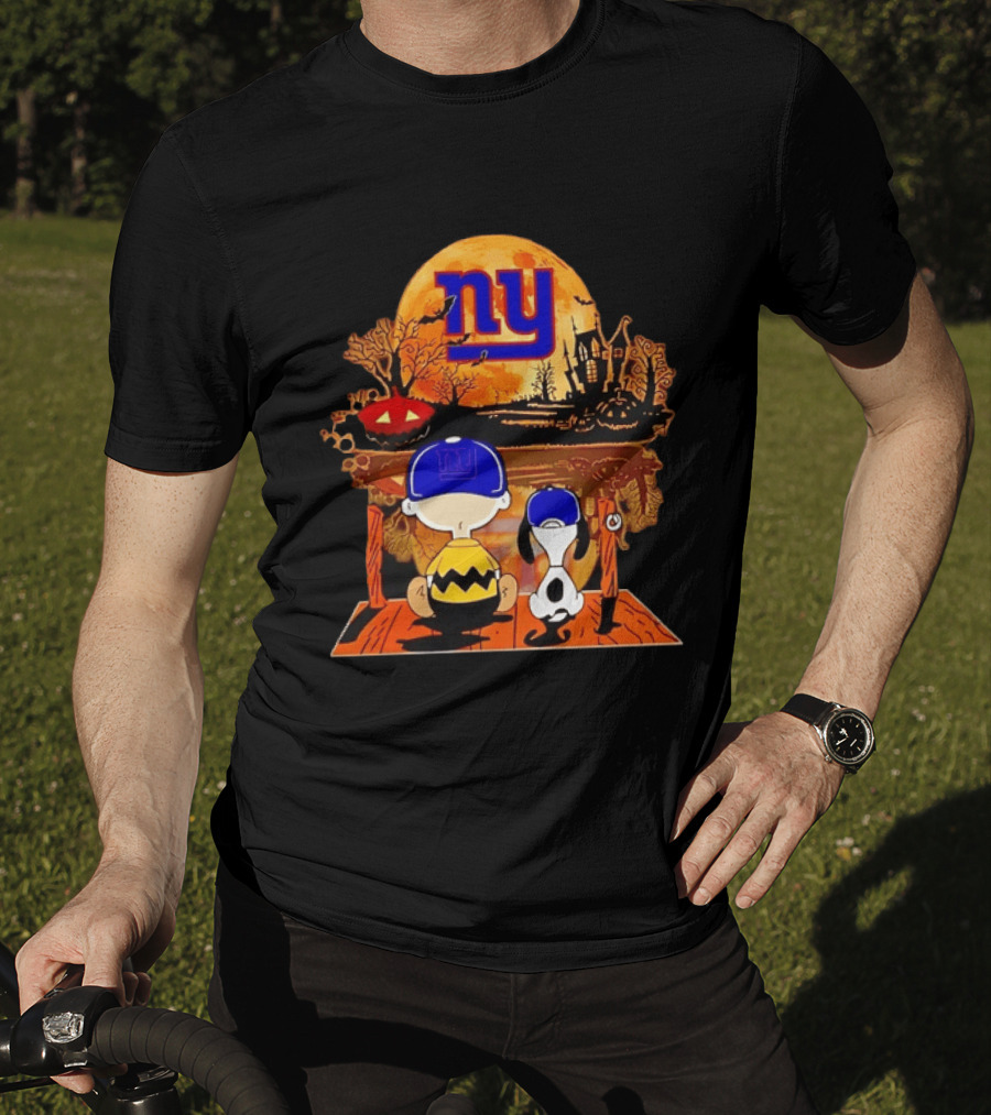 New York Giants Charlie Brown Snoopy Halloween Moon T-Shirt