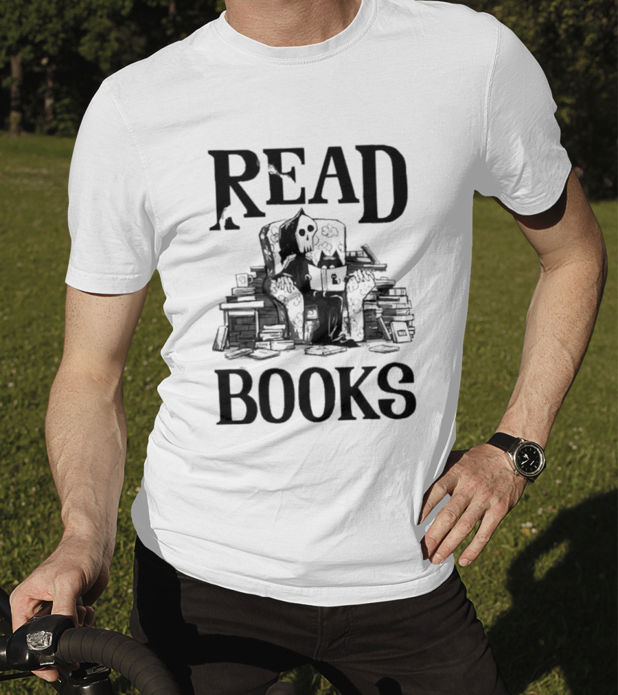 Read Books Skeleton And Cat Halloween T-Shirt