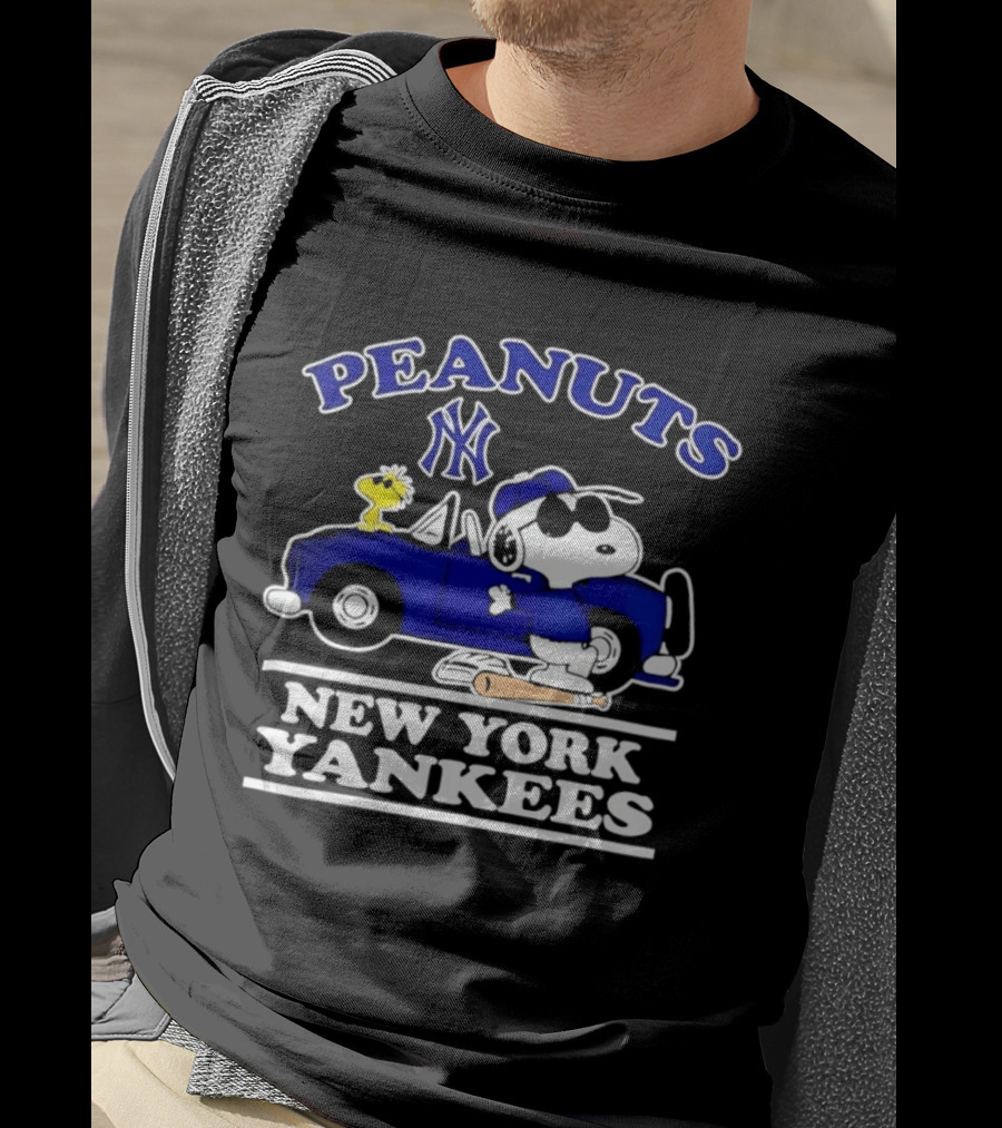 Peanuts Snoopy Woodstock New York Yankees Car Baseball Bat T-Shirt