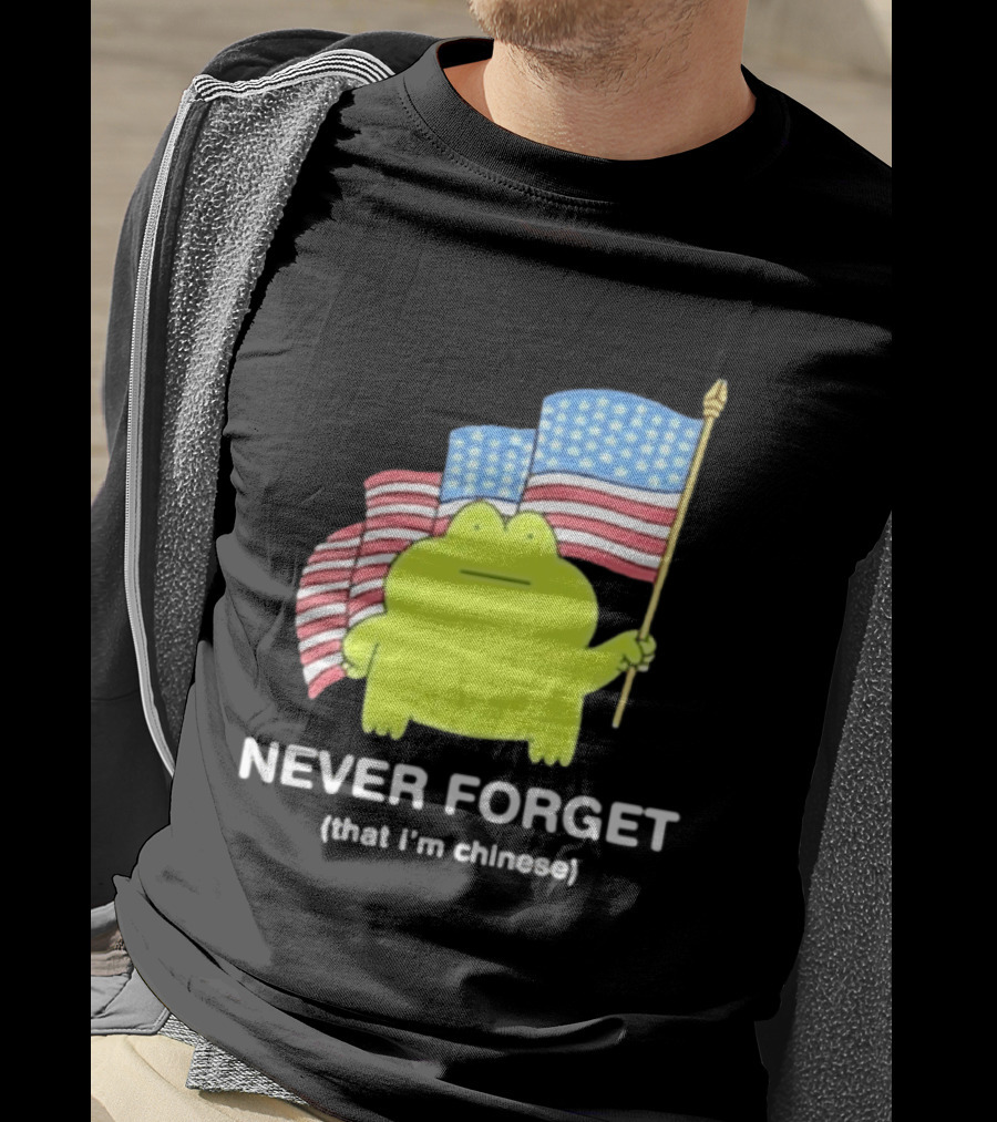 Frog Holding American Flags Never Forget That I'm Chinese T-Shirt