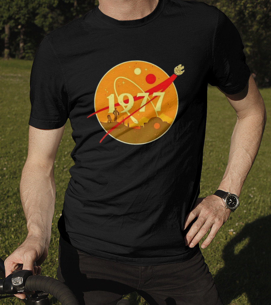 Star Wars 1977 Millennium Falcon Space Desert Silhouette Planetary Orbit T-Shirt