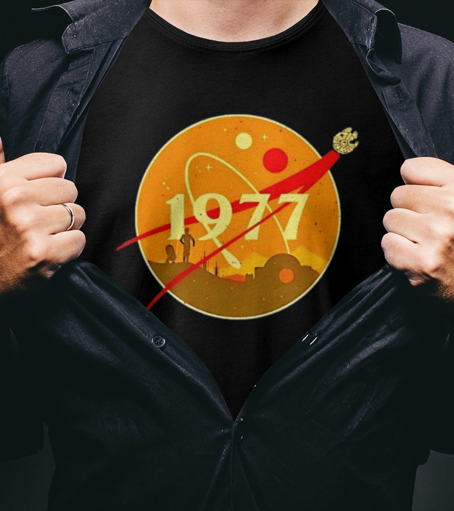 Star Wars 1977 Millennium Falcon Space Desert Silhouette Planetary Orbit T-Shirt