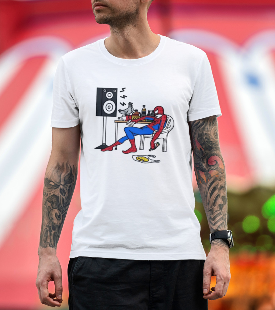 Spider Man Te Quiero Romo Drinking Marvel Speaker Table Scene T-Shirt