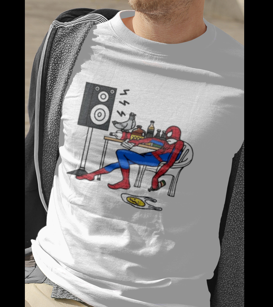 Spider Man Te Quiero Romo Drinking Marvel Speaker Table Scene T-Shirt