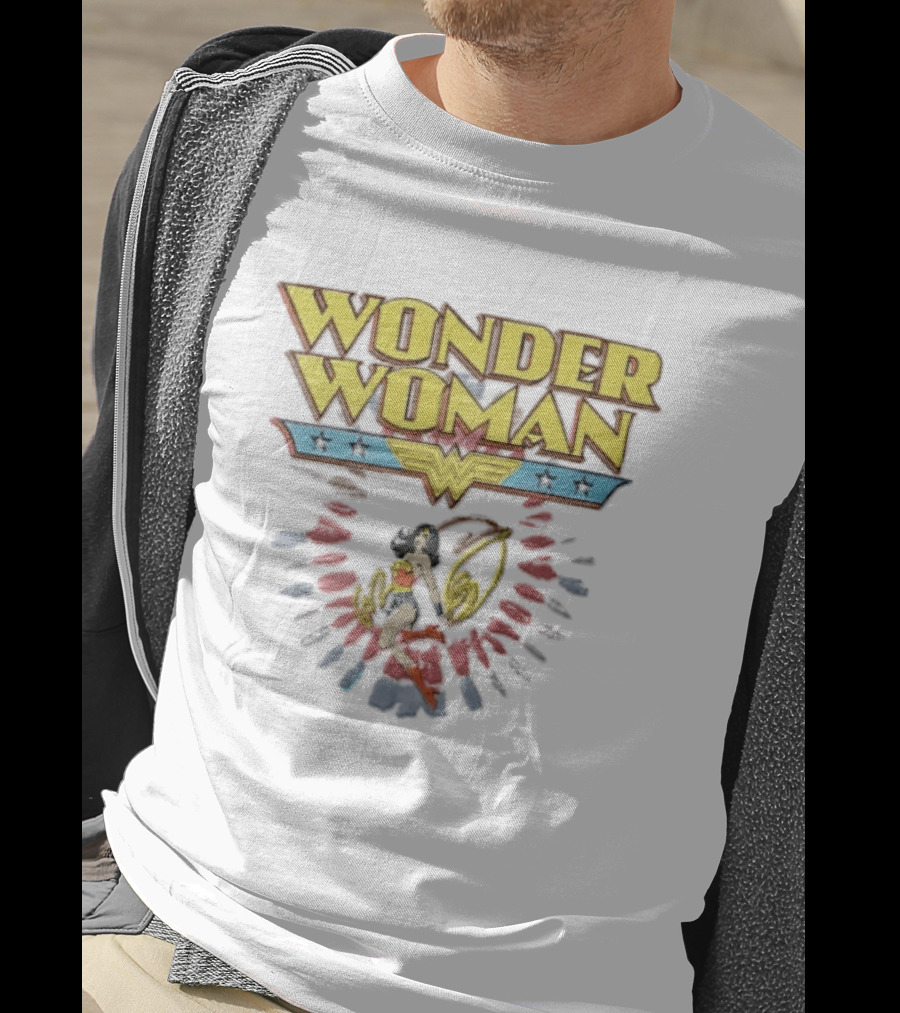 Wonder Woman Comic Superhero Swirling Golden Lasso T-Shirt