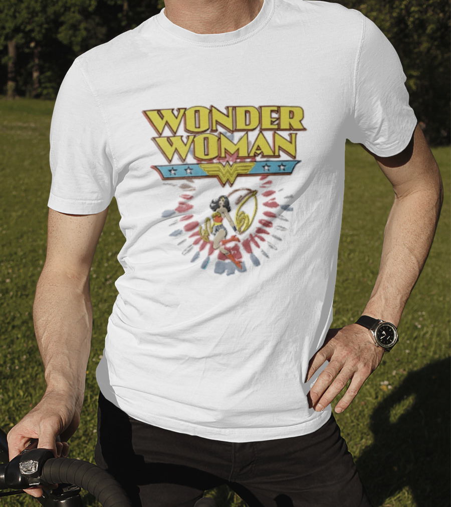 Wonder Woman Comic Superhero Swirling Golden Lasso T-Shirt