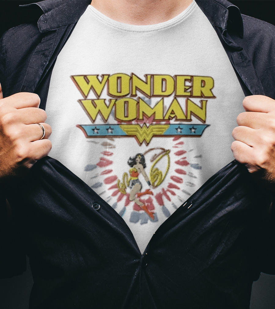 Wonder Woman Comic Superhero Swirling Golden Lasso T-Shirt