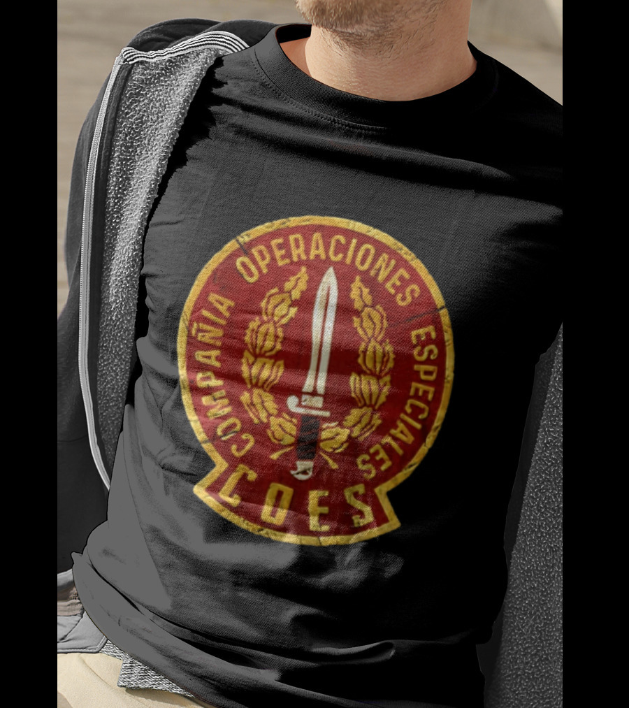 Compañía Operaciones Especiales COES Insignia With Tactical Knife T-Shirt