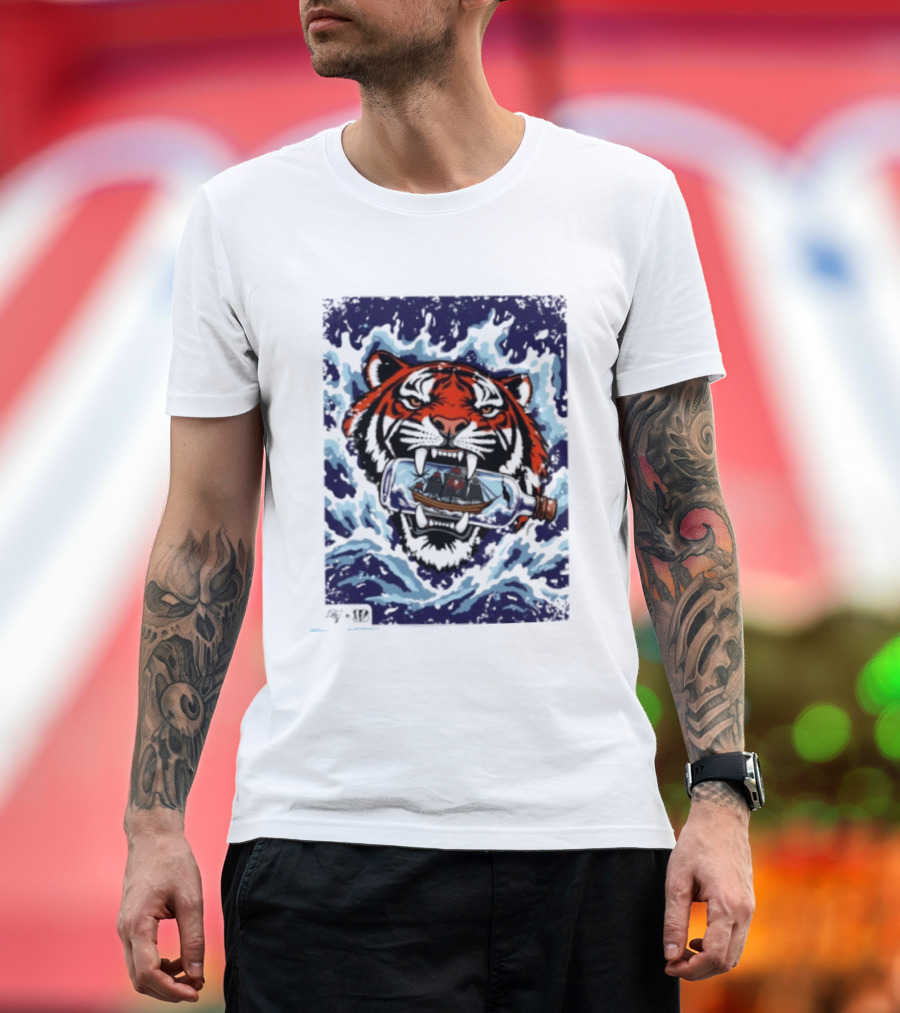 Cincinnati Bengals Vs Tampa Bay Buccaneers Tiger Ship Ocean Clash T-Shirt