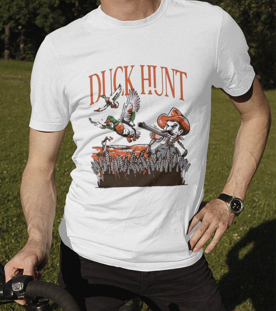Duck Hunt Hunter Wildlife Outdoors Vintage Cowboy Shooting Scene T-Shirt