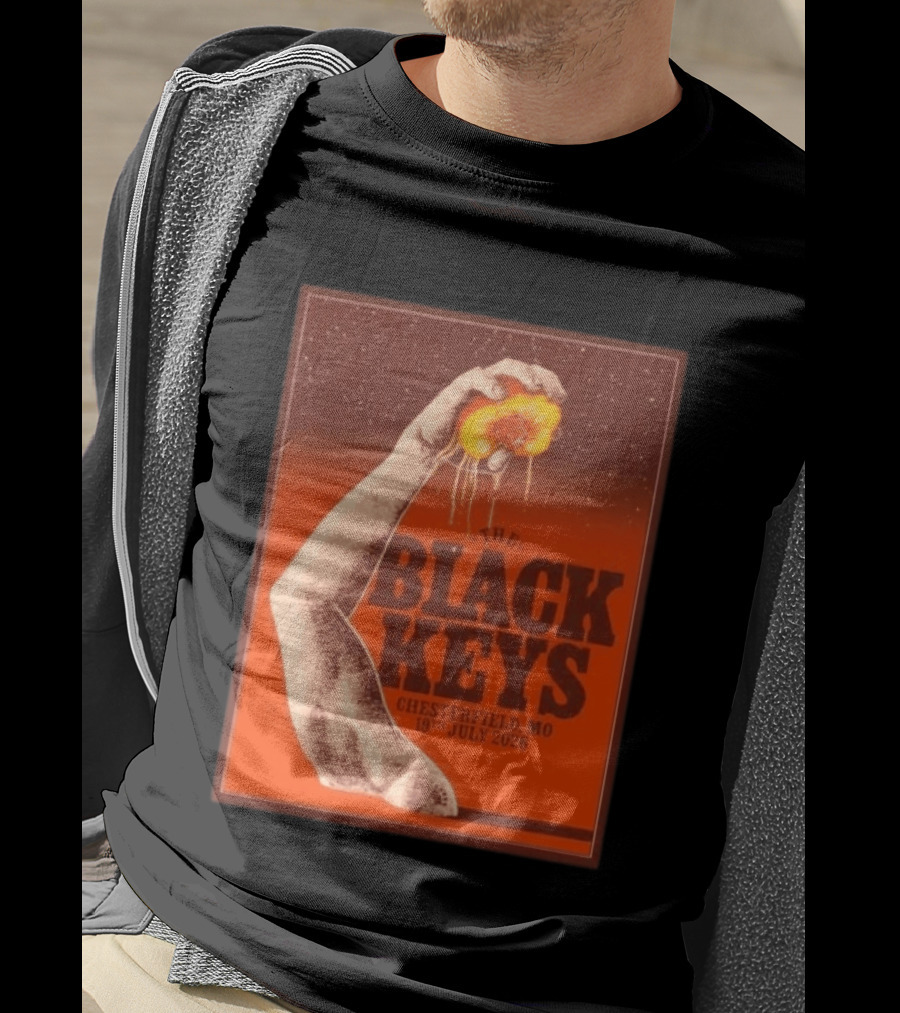 The Black Keys Chesterfield MO July 19 2026 Concert Vintage Hand Holding Peach T-Shirt