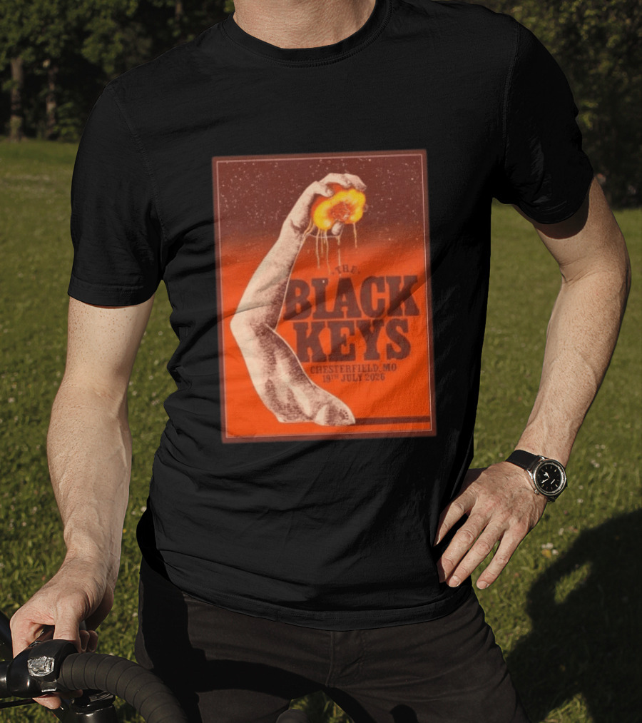 The Black Keys Chesterfield MO July 19 2026 Concert Vintage Hand Holding Peach T-Shirt