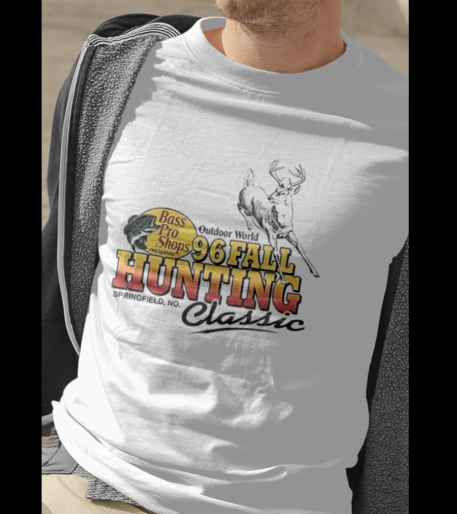 Bass Pro Shops Outdoor World 96 Fall Hunting Classic Springfield MO T-Shirt