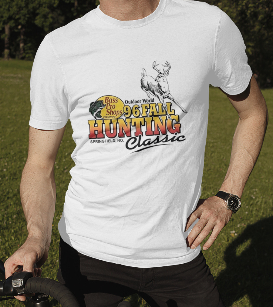 Bass Pro Shops Outdoor World 96 Fall Hunting Classic Springfield MO T-Shirt