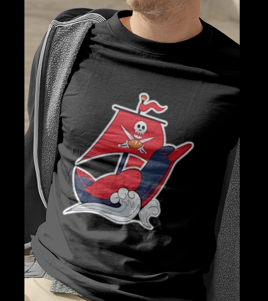 Tampa Bay Buccaneers Pirate Ship Football Skull Crossed Swords Sails T-Shirt