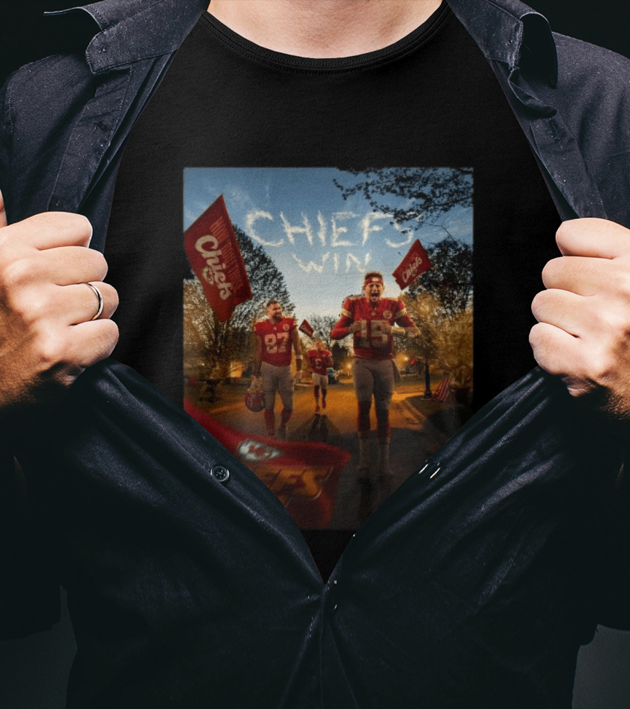 Kansas City Chiefs Winning Moment Patrick Mahomes Travis Kelce Chiefs Win T-Shirt