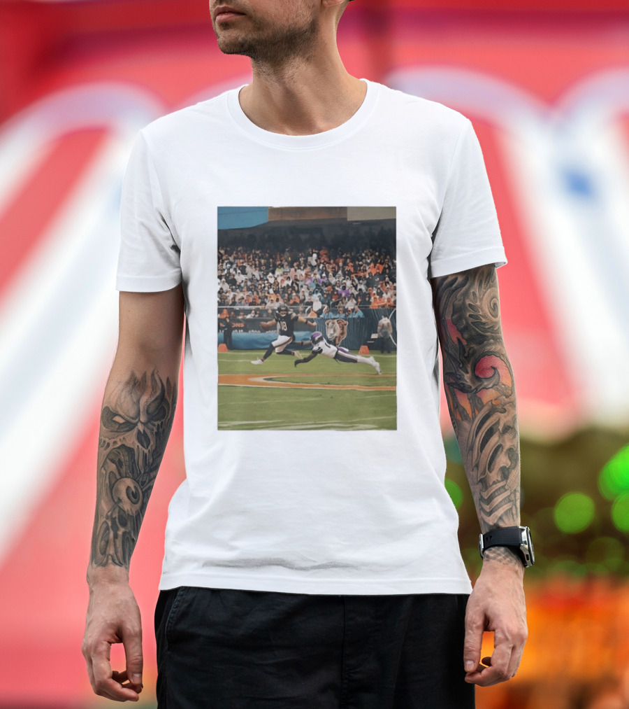 Chicago Bears Vs Minnesota Vikings NFL Game Action Sports Photo T-Shirt
