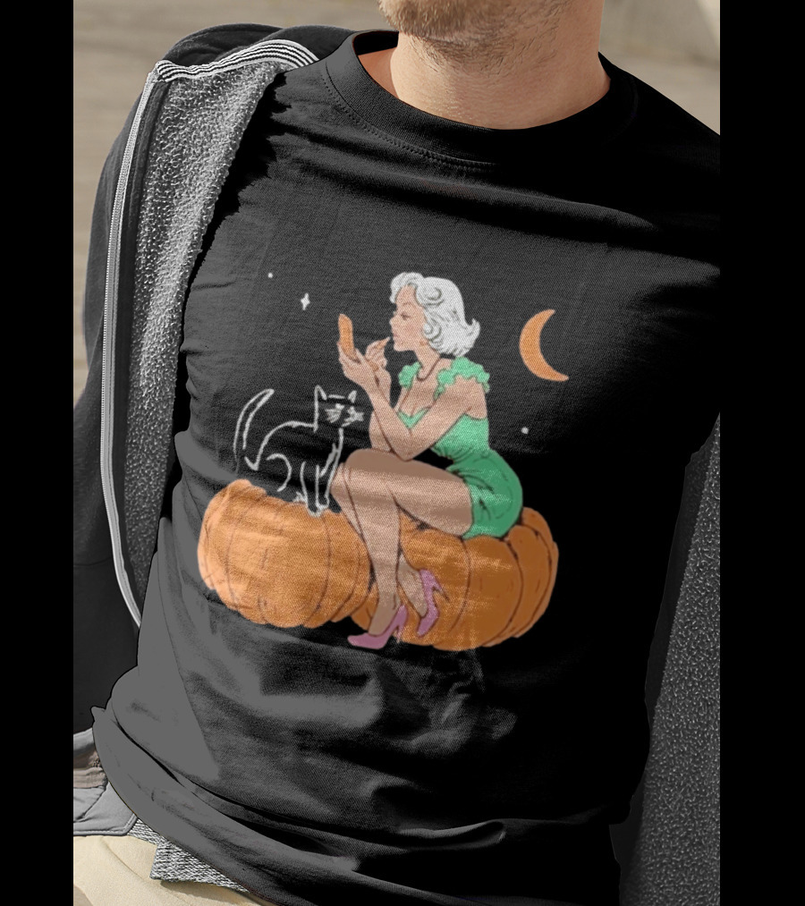 Pinup Girl Applying Lipstick On Pumpkin With Black Cat Halloween Moon Scene T-Shirt