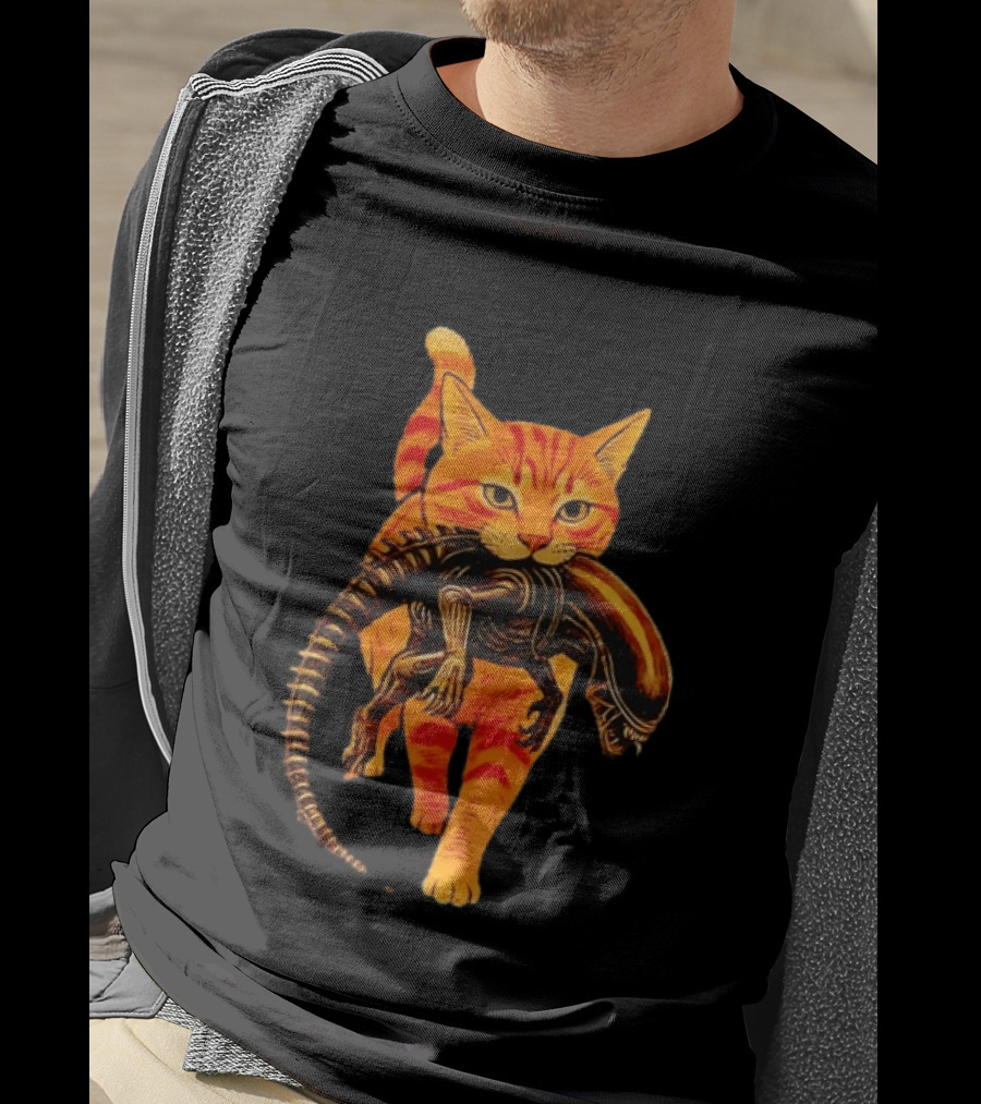 Orange Tabby Cat Holding Alien Xenomorph Iconic Fusion T-Shirt