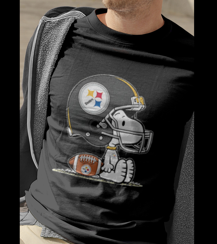 Snoopy Pittsburgh Steelers Cartoon Dog Football Helmet Player T-Shirt
