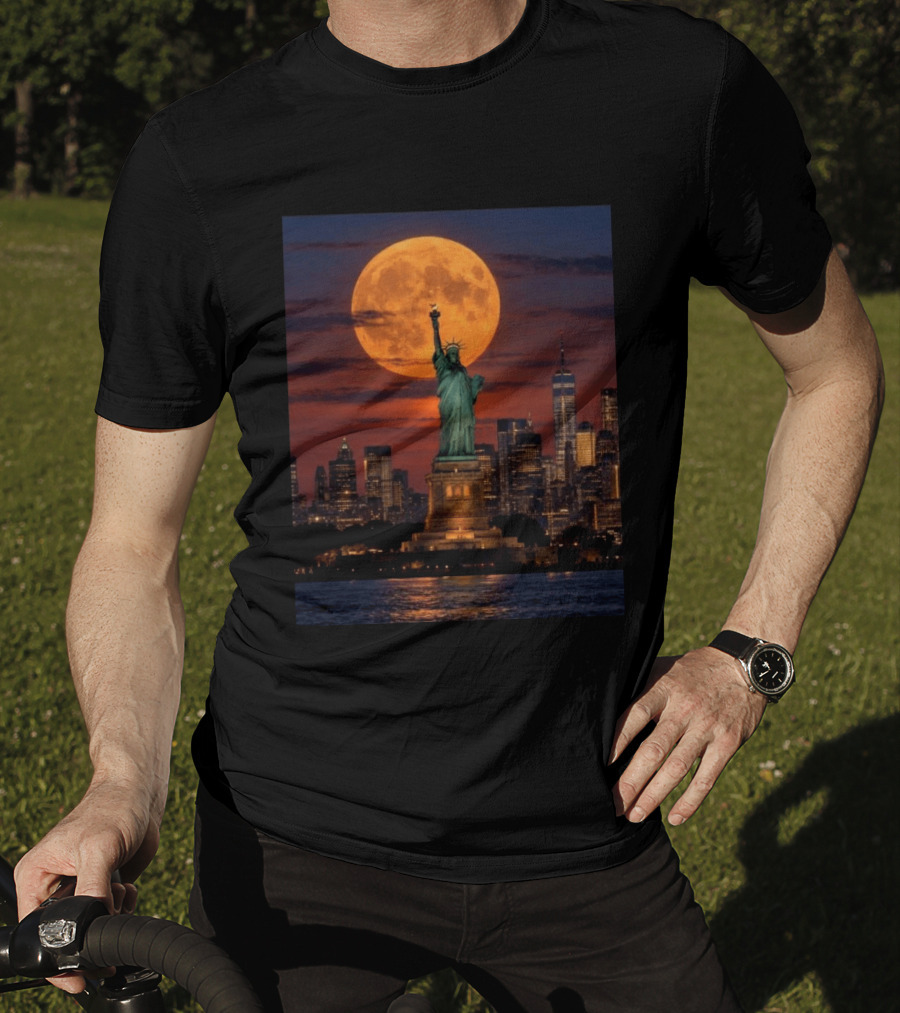 Harvest Moon Over Lady Liberty New York City Skyline September 26 T-Shirt