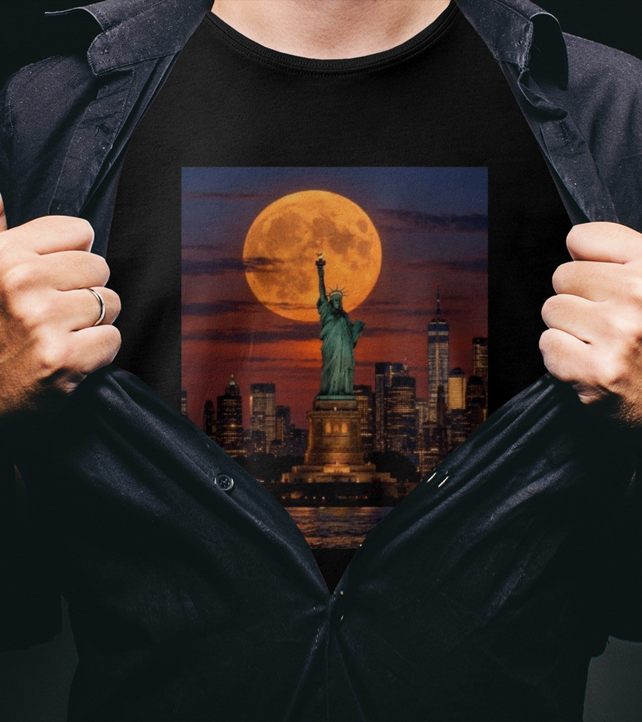 Harvest Moon Over Lady Liberty New York City Skyline September 26 T-Shirt
