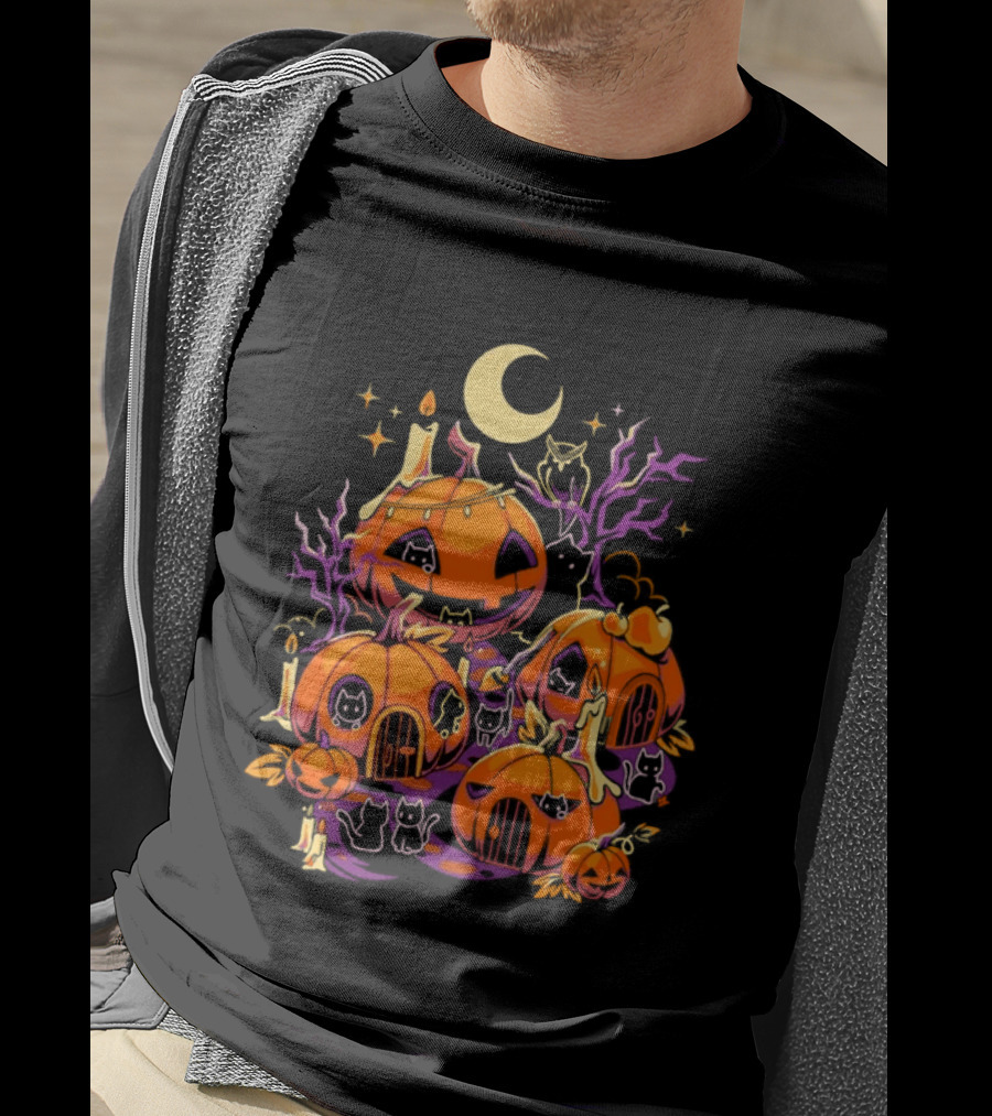 Pumpkin Halloween House Black Cat Crescent Moon Village T-Shirt