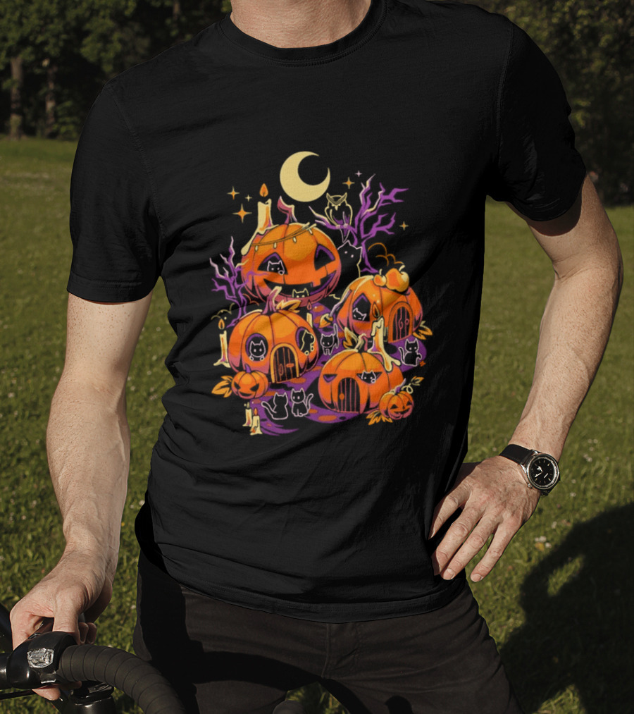 Pumpkin Halloween House Black Cat Crescent Moon Village T-Shirt