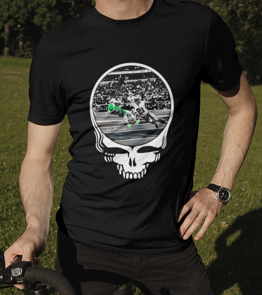 DeVonta Smith Philadelphia Eagles Football Action Skull T-Shirt