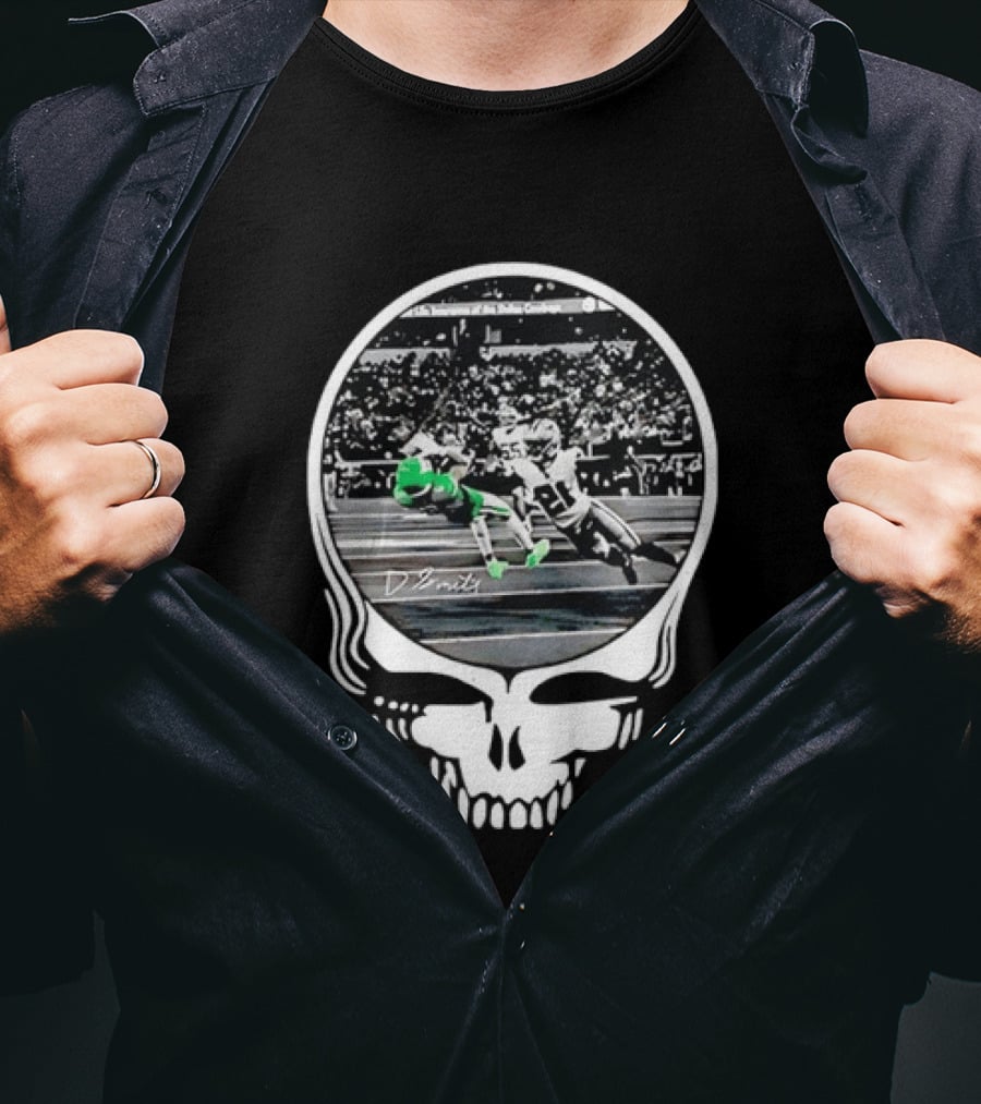 DeVonta Smith Philadelphia Eagles Football Action Skull T-Shirt
