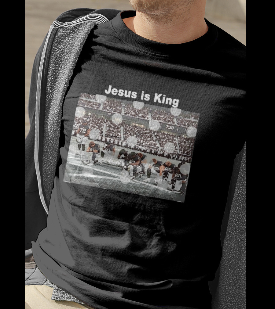 Jesus Is King Football Players Kneeling On Field Stadium Scene T-Shirt