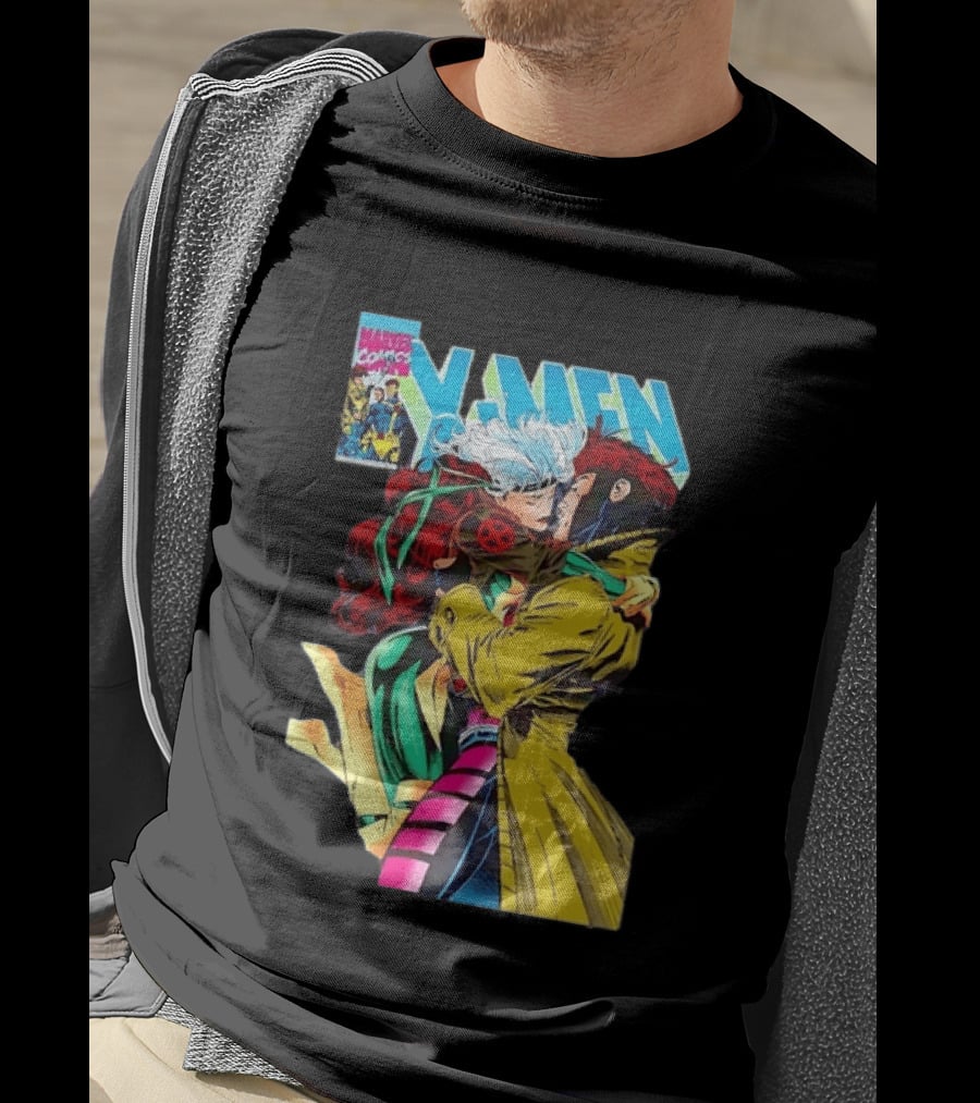 Marvel Comics X Men Rogue And Gambit Romantic Embrace Cover T-Shirt