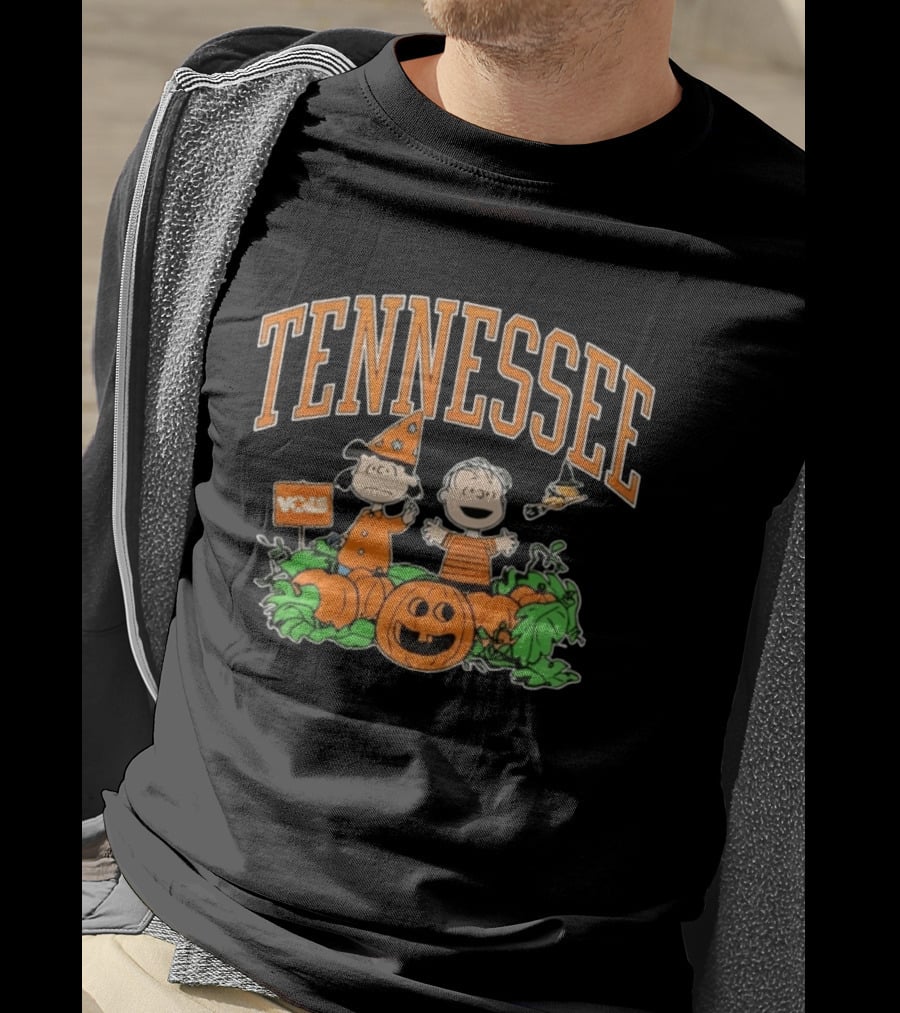 Tennessee Volunteers Peanuts Halloween Lucy Linus Pumpkins T-Shirt