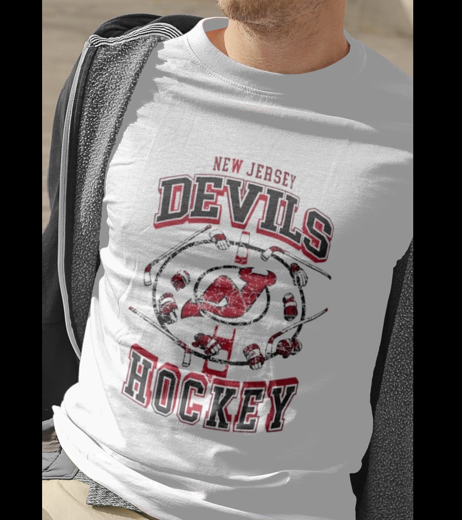 New Jersey Devils Hockey Distressed Vintage Style NHL Fan Gear T-Shirt
