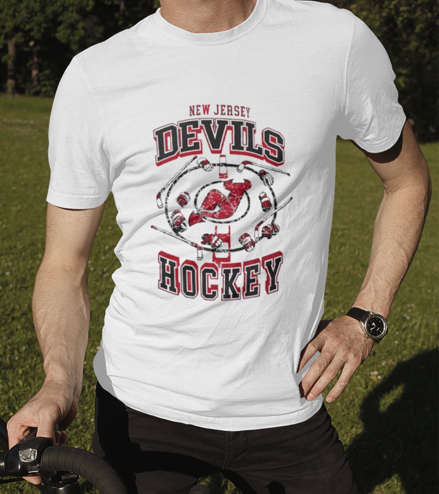 New Jersey Devils Hockey Distressed Vintage Style NHL Fan Gear T-Shirt
