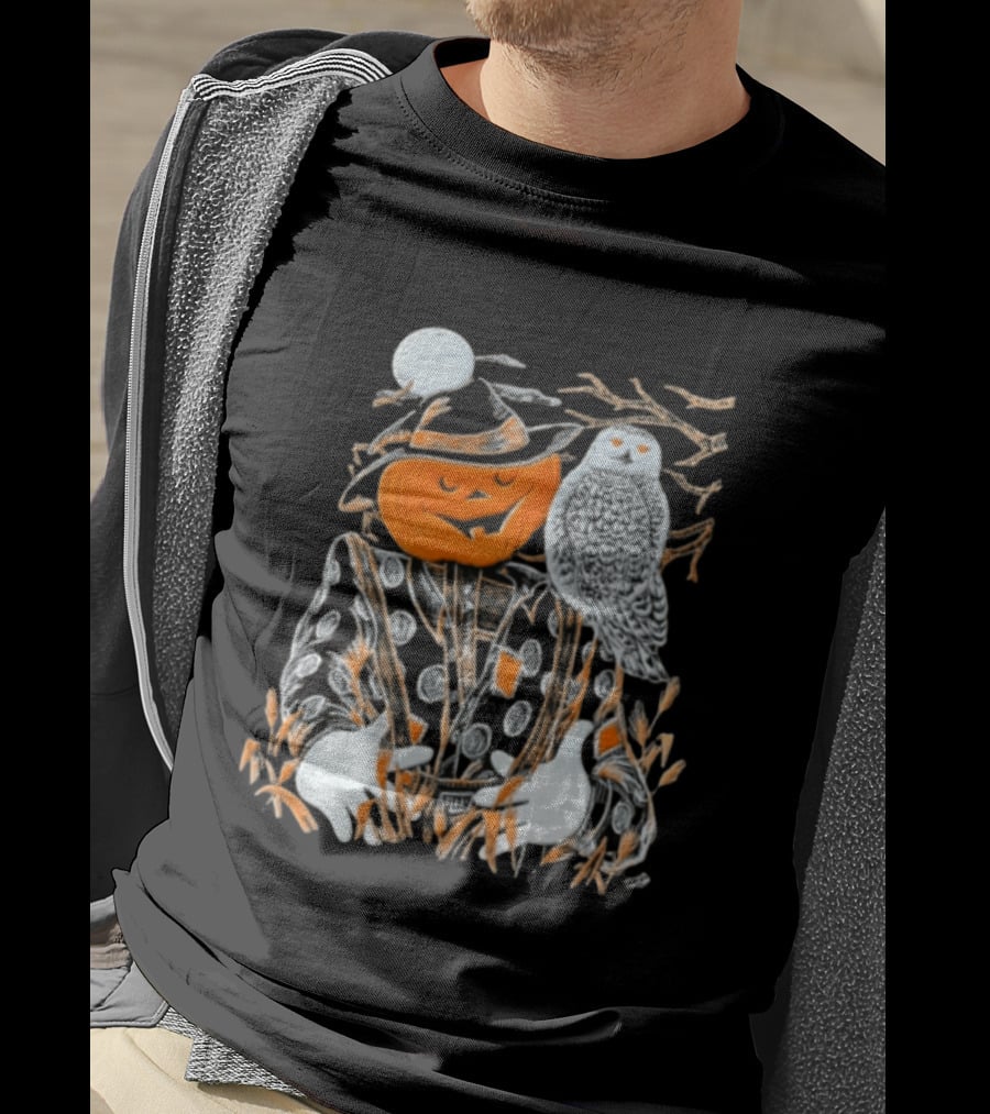 Pumpkin Head Scarecrow Snowy Owl Halloween Scene T-Shirt