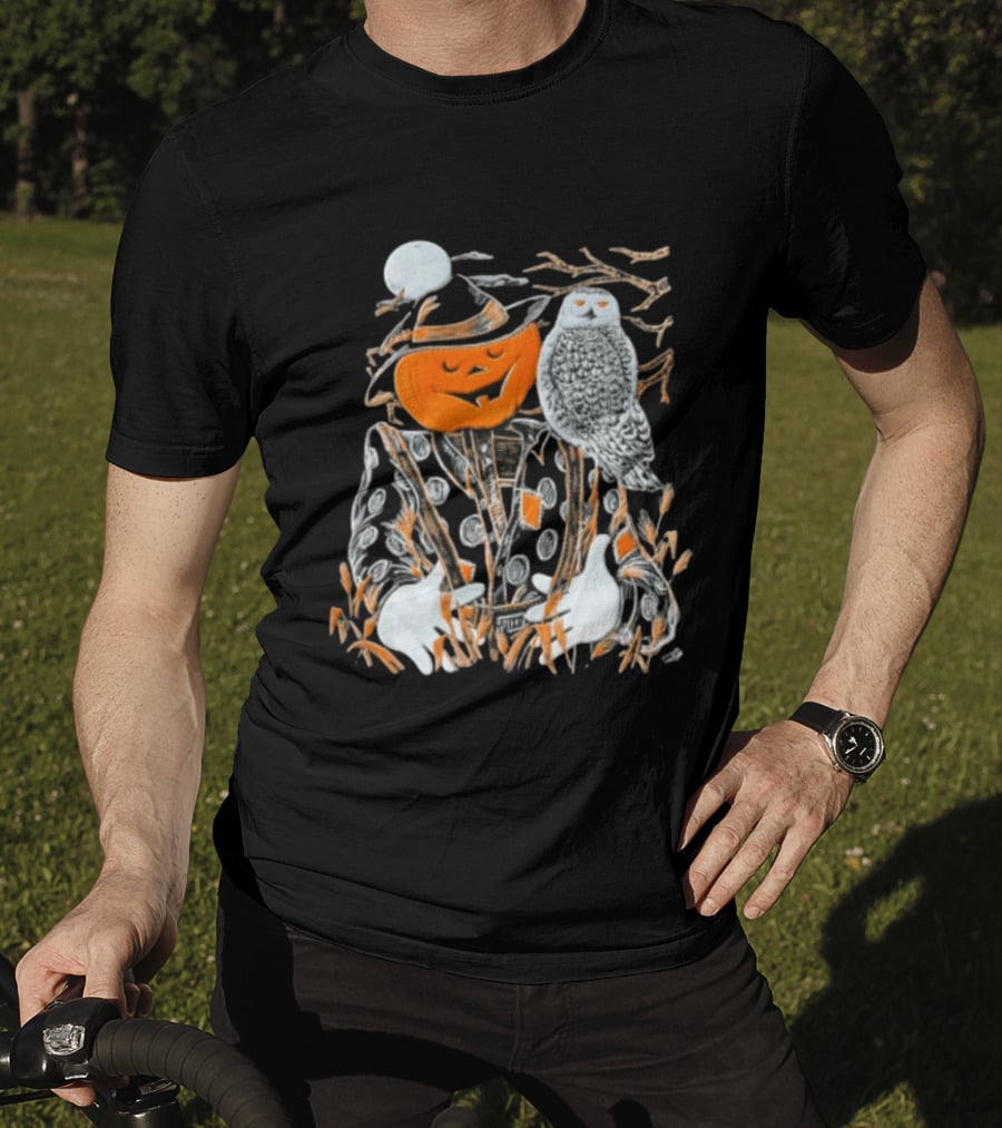 Pumpkin Head Scarecrow Snowy Owl Halloween Scene T-Shirt