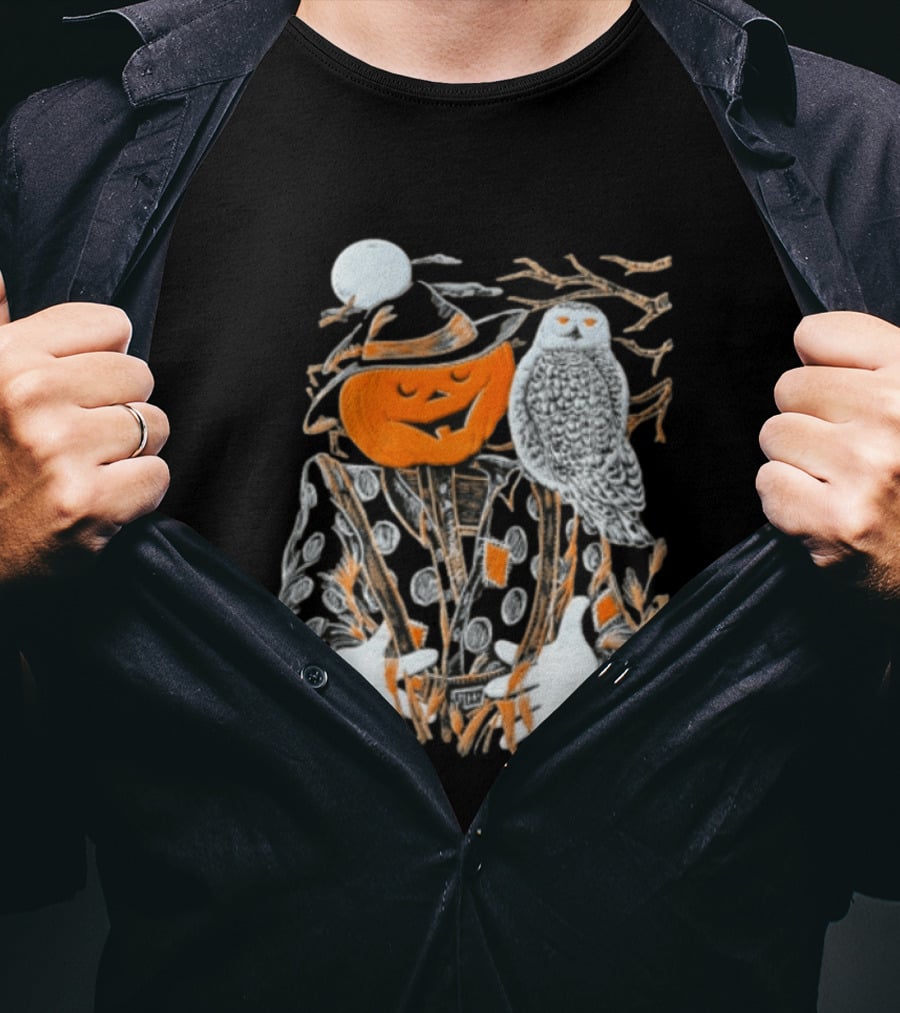Pumpkin Head Scarecrow Snowy Owl Halloween Scene T-Shirt