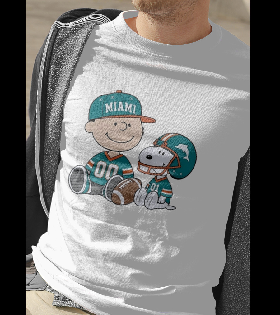 Miami Dolphins Charlie Brown Snoopy Football Fans 00 01 Jersey T-Shirt
