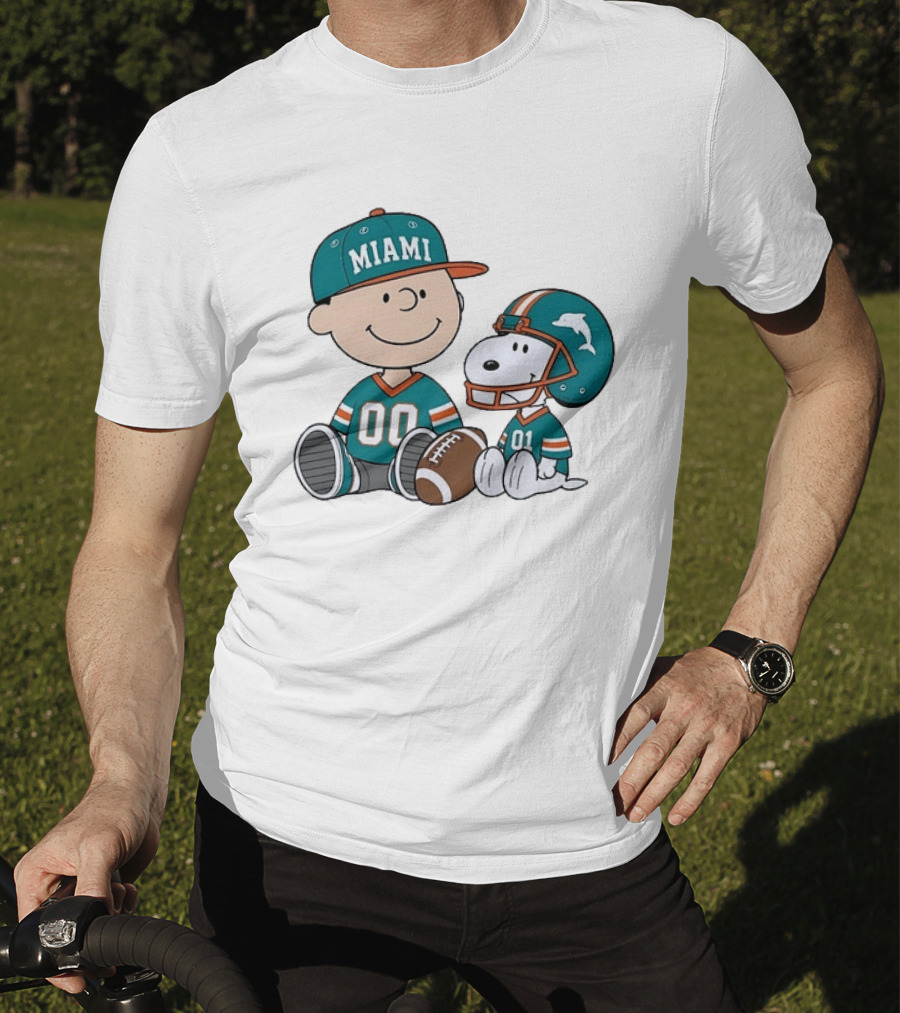 Miami Dolphins Charlie Brown Snoopy Football Fans 00 01 Jersey T-Shirt