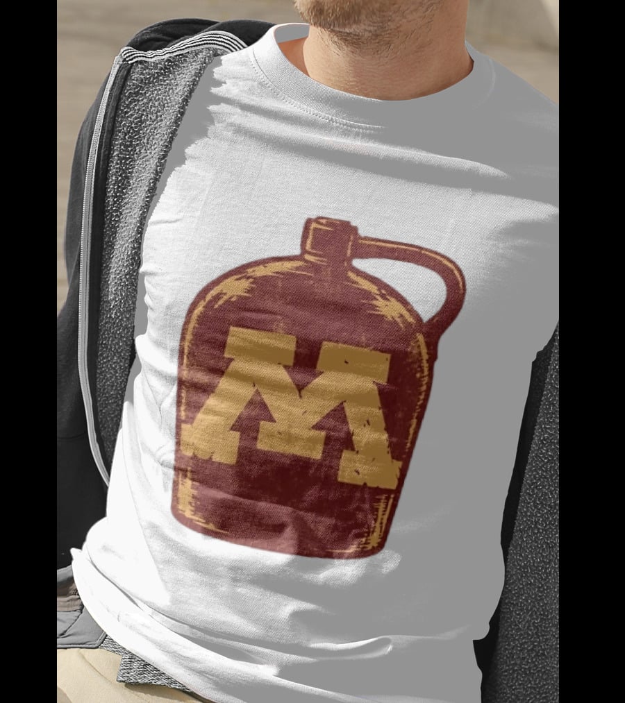 Minnesota Golden Gophers Distressed M Jug T-Shirt
