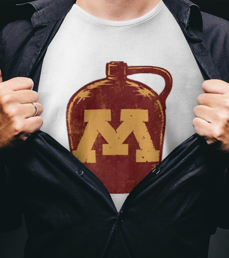 Minnesota Golden Gophers Distressed M Jug T-Shirt