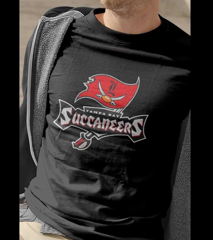 Tampa Bay Succaneers Football Pirate Flag Logo Sports Team T-Shirt