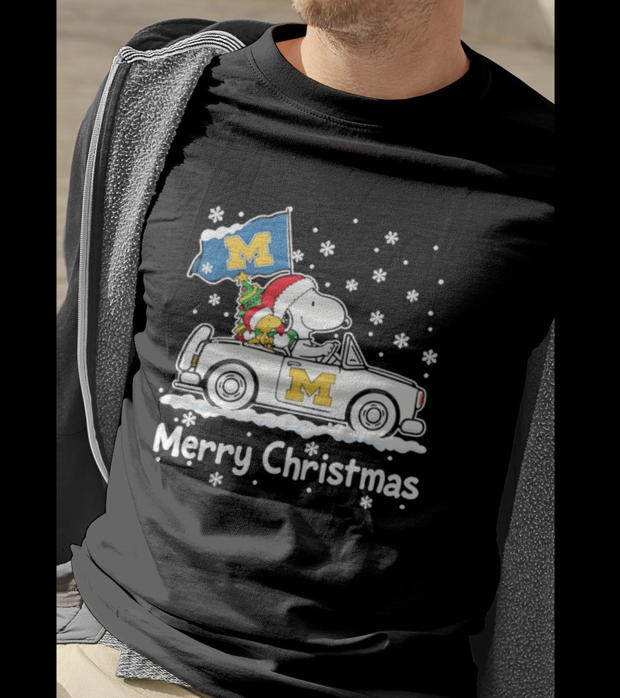 University Of Michigan Wolverines Snoopy Woodstock Christmas Car Flag Snowflakes T-Shirt